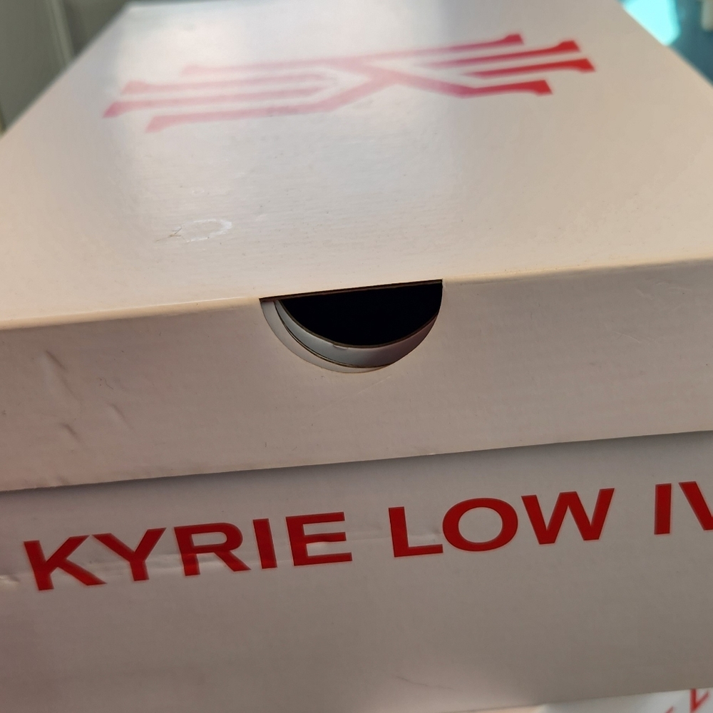 Men's Nike Kyrie Low 4 TB size 10.5